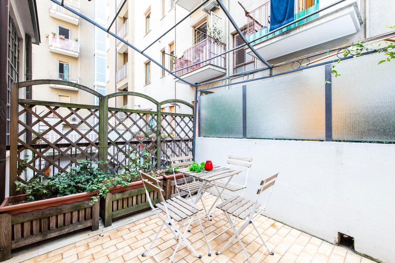 Extensive Terrace Navigli Toy Artistic Apartment Milan Exterior photo