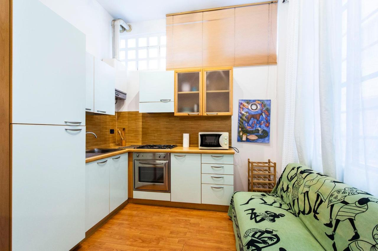 Extensive Terrace Navigli Toy Artistic Apartment Milan Exterior photo