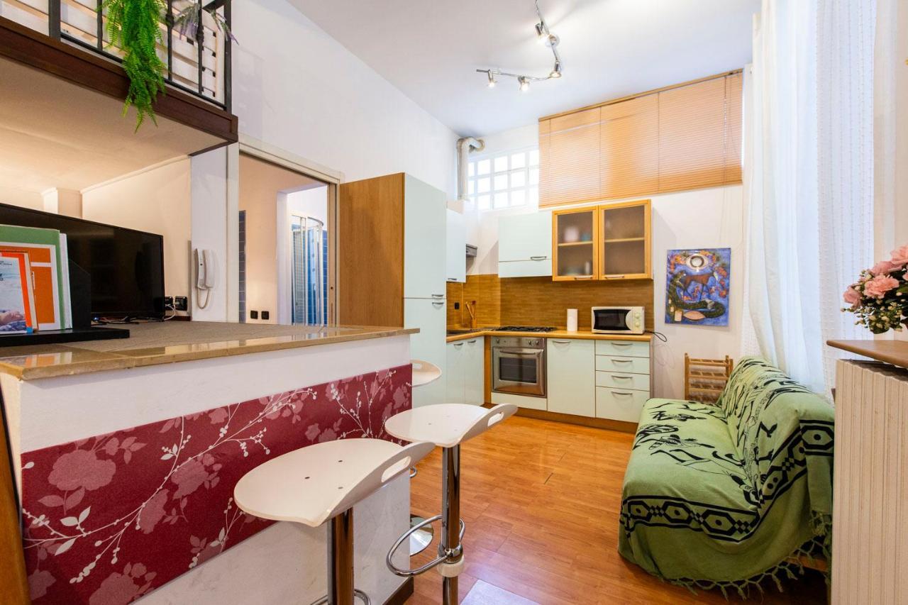 Extensive Terrace Navigli Toy Artistic Apartment Milan Exterior photo